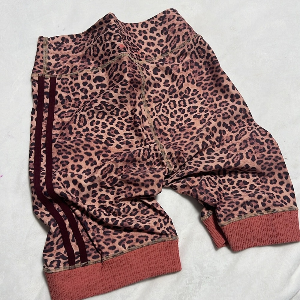 The Upside Leopard Set - Picture 5 of 6